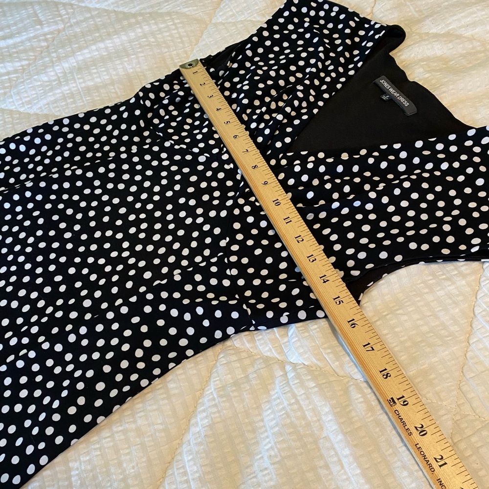 Jones Wear Dress Black & White Polka Dot Cap Sleeve Empire Waist V Neck Dress 8 - Picture 7 of 10